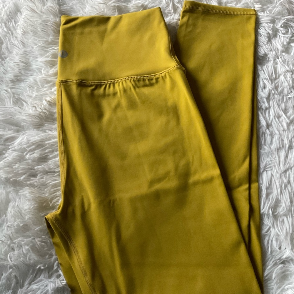 Lululemon’s Women Active Leggings